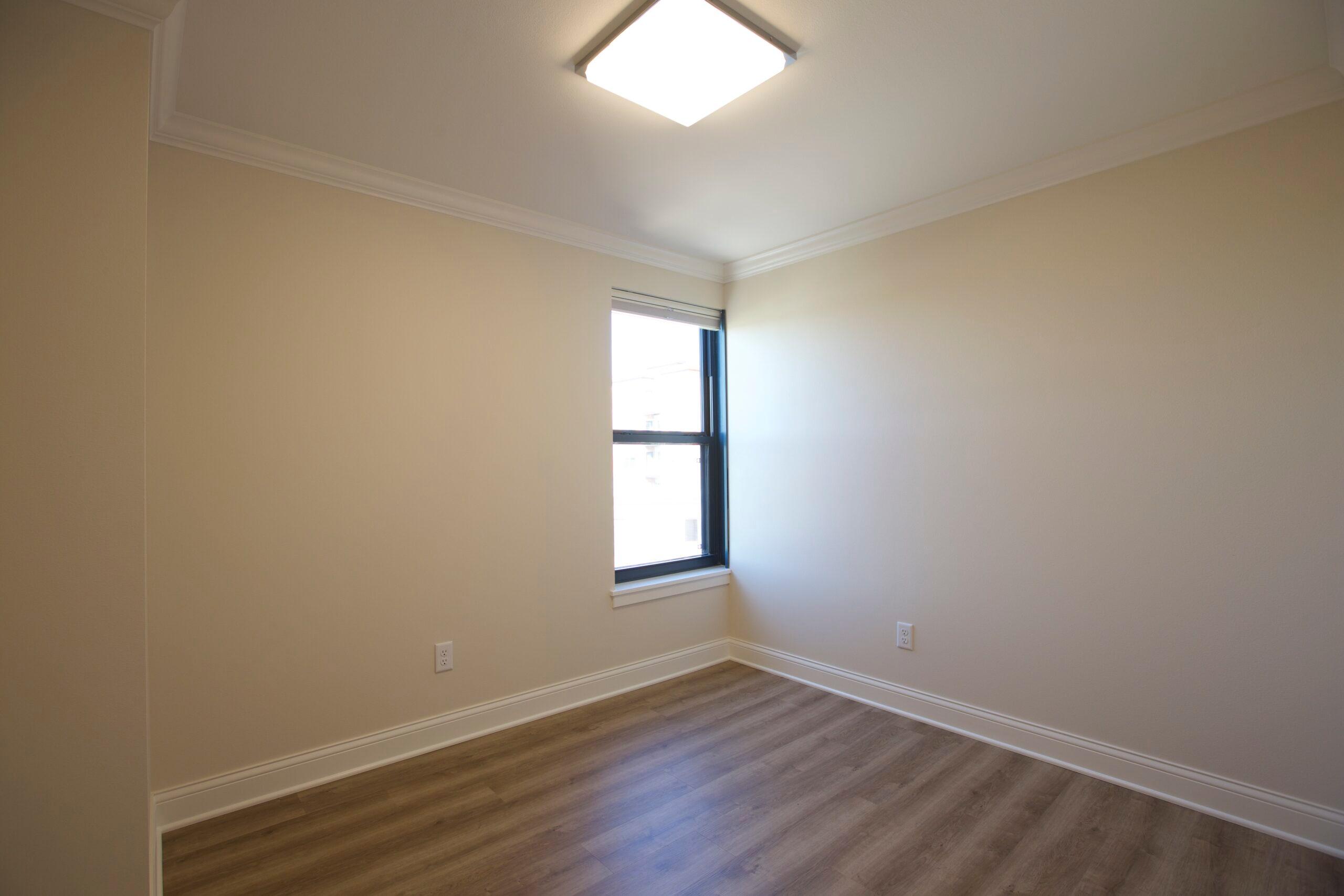 Image of an empty bedroom.